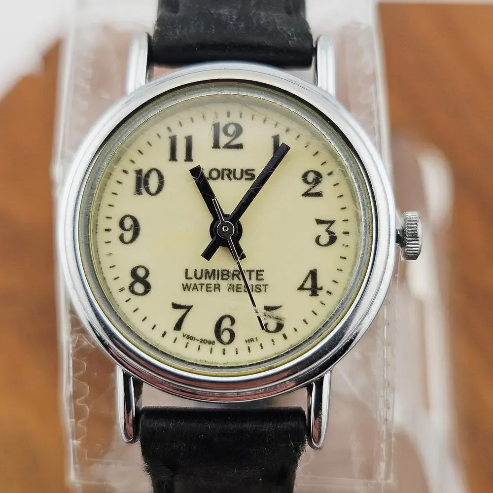 Vintage Lorus Women's Silver Tone Watch Leather Band Basic Everyday Casual V-501